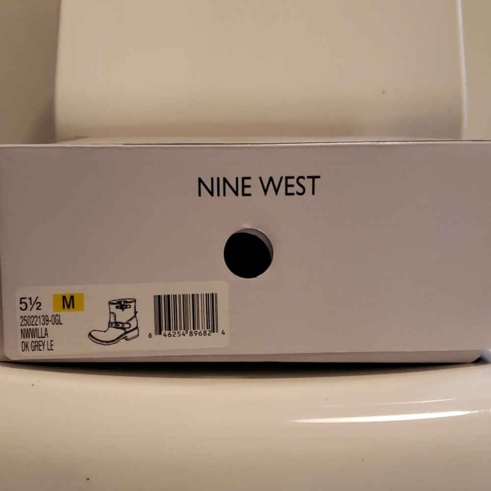 Boots - Picture 4 of 4